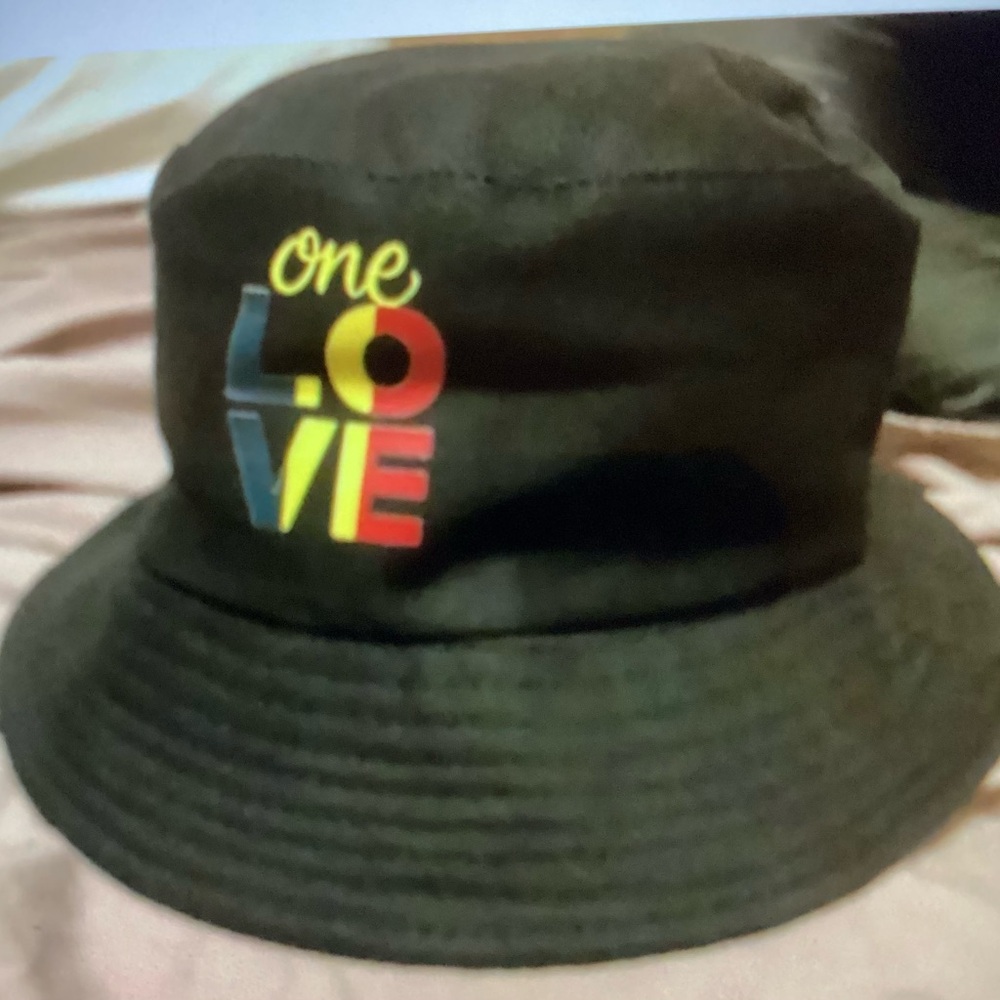 2 for 15$} (3 for 20$) plus 10% n 9.99 shipping Bucket Hat  'One Love' Design